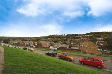 2 bedroom Detached house for sale in Roebuck Avenue, High Wycombe, HP13