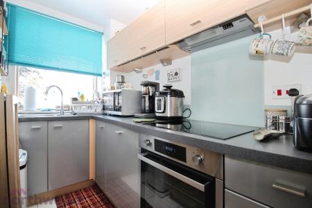 2 bedroom Flat for sale in Ryemead Boulevard, High Wycombe, HP11