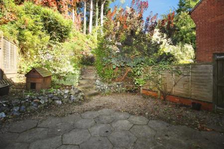 3 bedroom Town house to let in Garratts Way, High Wycombe, HP13