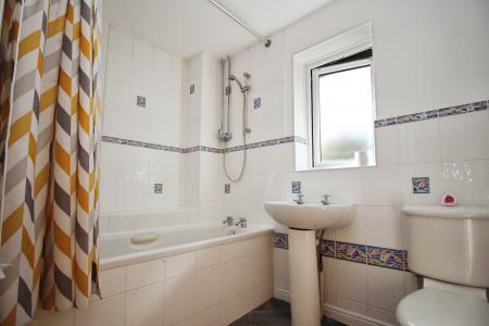 3 bedroom Town house to let in Garratts Way, High Wycombe, HP13