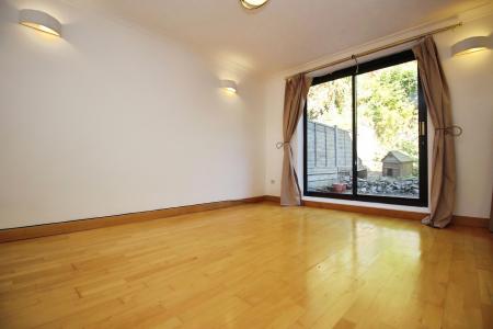3 bedroom Town house to let in Garratts Way, High Wycombe, HP13