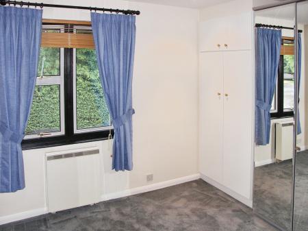 3 bedroom Flat to let in Overleigh Court, Amersham Road, High Wycombe, HP13