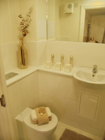 4 bedroom Town house to let in John North Close, Marlow Hill, High Wycombe, HP11