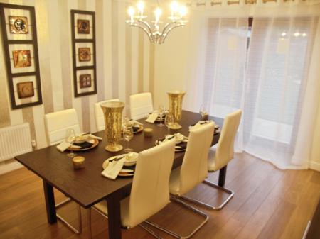 4 bedroom Town house to let in John North Close, Marlow Hill, High Wycombe, HP11