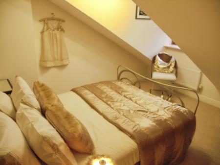 4 bedroom Town house to let in John North Close, Marlow Hill, High Wycombe, HP11