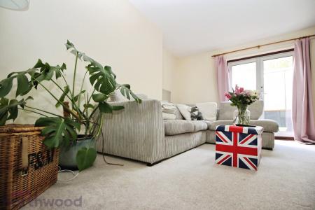 3 bedroom Semi-detached house to let in Suffield Road, High Wycombe, HP11