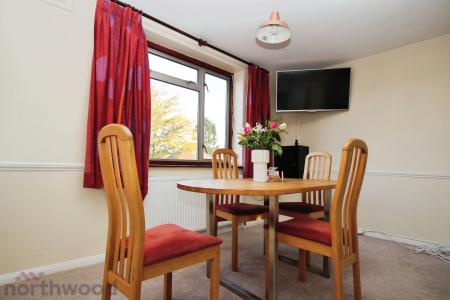 3 bedroom Semi-detached house to let in Suffield Road, High Wycombe, HP11