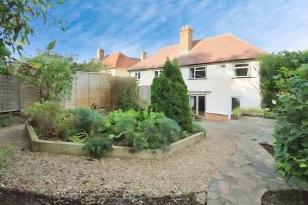 3 bedroom Semi-detached house to let in Suffield Road, High Wycombe, HP11