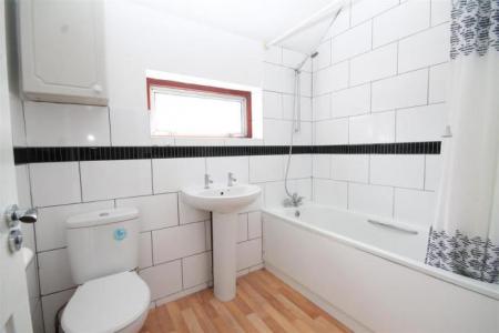 3 bedroom Semi-detached house to let in Suffield Road, High Wycombe, HP11