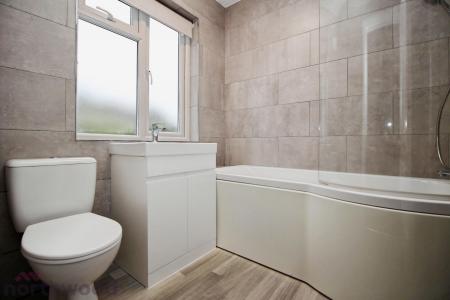 3 bedroom Semi-detached house to let in Whitepit Lane, Wooburn Green, HP10