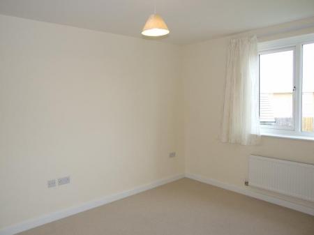 2 bedroom Flat to let in Wrights Meadow Way, High Wycombe, HP11
