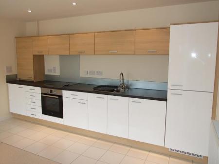 2 bedroom Flat to let in Wrights Meadow Way, High Wycombe, HP11