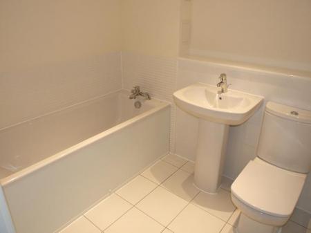 2 bedroom Flat to let in Wrights Meadow Way, High Wycombe, HP11