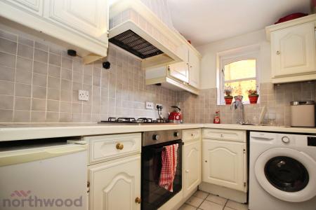 2 bedroom Flat to let in Bassetsbury Lane, High Wycombe, HP11