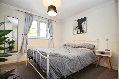 2 bedroom Flat to let in Bassetsbury Lane, High Wycombe, HP11