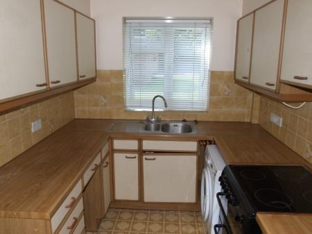 2 bedroom Flat to let in Clifton Court, Marlow Road, High Wycombe, HP11