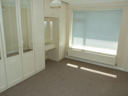 2 bedroom Flat to let in Clifton Court, Marlow Road, High Wycombe, HP11