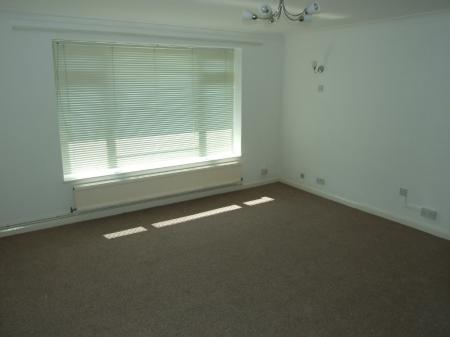 2 bedroom Flat to let in Clifton Court, Marlow Road, High Wycombe, HP11