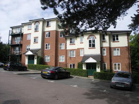 1 bedroom Flat to let in Queen Alexandra Road, High Wycombe, HP11