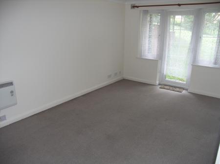 1 bedroom Flat to let in Queen Alexandra Road, High Wycombe, HP11
