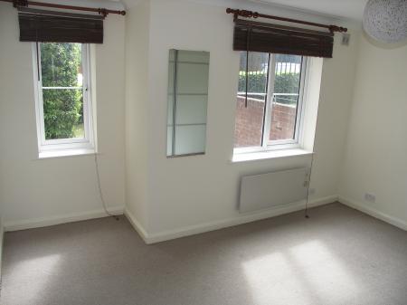 1 bedroom Flat to let in Queen Alexandra Road, High Wycombe, HP11