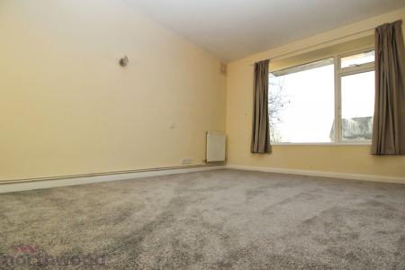 2 bedroom Flat to let in Amersham Hill, High Wycombe, HP13