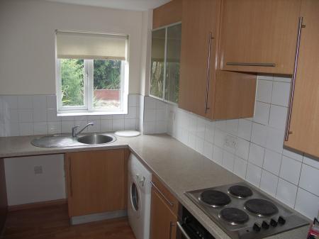 2 bedroom Flat to let in Brunner Place, Queens Road, High Wycombe, HP13