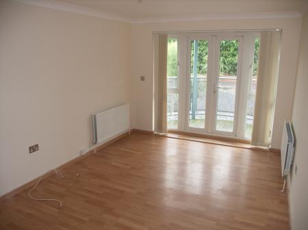 2 bedroom Flat to let in Brunner Place, Queens Road, High Wycombe, HP13