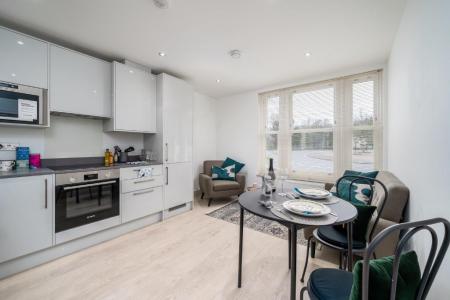 1 bedroom Flat to let in Trinity Place, Town Center, High Wycombe, HP11