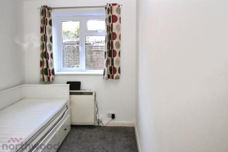 2 bedroom Flat for sale in Amersham Hill, High Wycombe, HP13