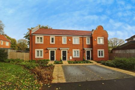 3 bedroom End of terrace house for sale in Coates Lane, High Wycombe, HP13