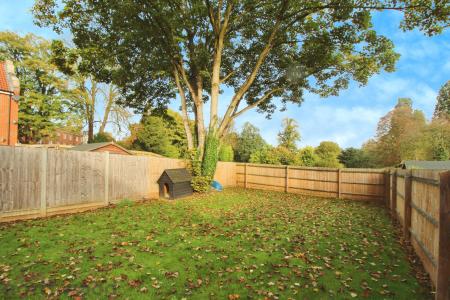 3 bedroom End of terrace house for sale in Coates Lane, High Wycombe, HP13