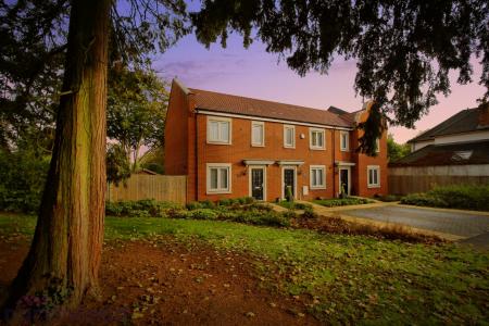 3 bedroom End of terrace house for sale in Coates Lane, High Wycombe, HP13