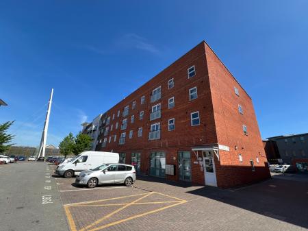 2 bedroom Flat for sale in COMPAIR CRESCENT IPSWICH