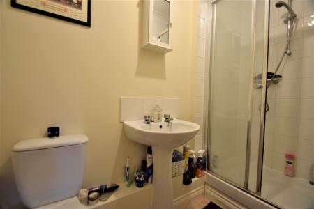 2 bedroom Flat for sale in Sproughton Road, Ipswich, IP1