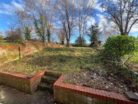 1 bedroom Flat to let in Basement Flat, Christchurch Street