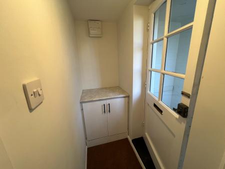 1 bedroom Flat to let in Basement Flat, Christchurch Street