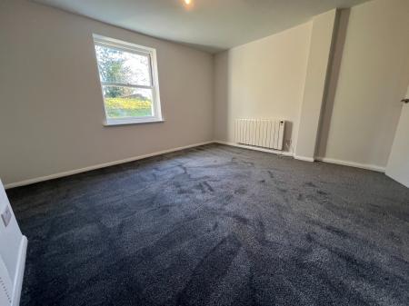 1 bedroom Flat to let in Basement Flat, Christchurch Street