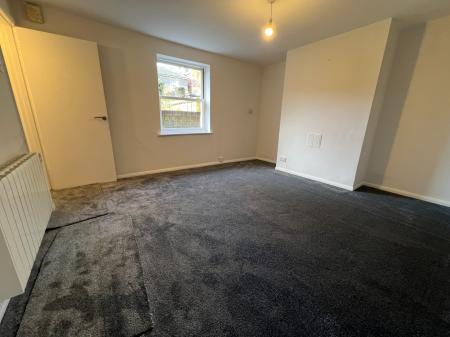 1 bedroom Flat to let in Basement Flat, Christchurch Street