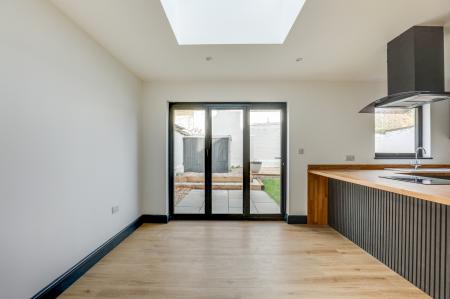 5 bedroom Semi-detached house to let in Finborough Road, Stowmarket