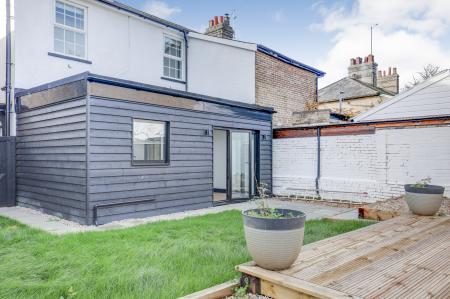 5 bedroom Semi-detached house to let in Finborough Road, Stowmarket