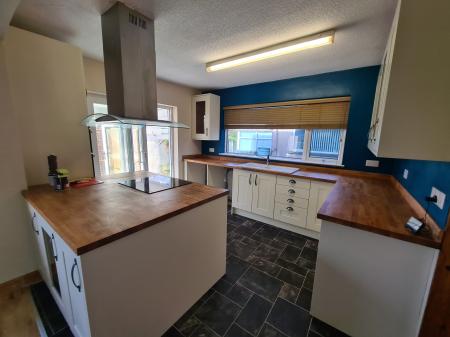 4 bedroom Detached house to let in Lawnswood Avenue, Lancaster, LA1