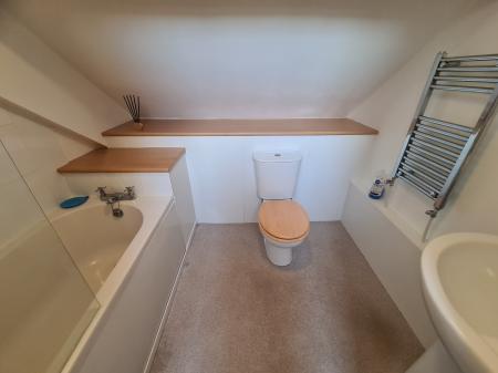 4 bedroom Detached house to let in Lawnswood Avenue, Lancaster, LA1