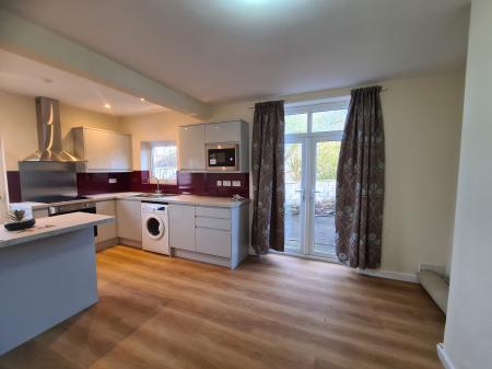 3 bedroom Semi-detached house to let in Newlands Avenue, Lancaster, LA1