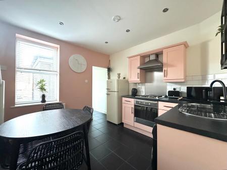 2 bedroom Terraced House to let in Alexandra Road, Lancaster, LA1