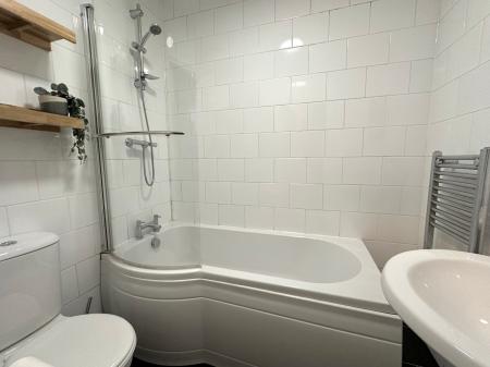 2 bedroom Flat to let in West End Road, Morecambe, LA4