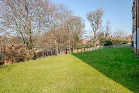 2 bedroom Flat for sale in Charnley Drive, Chapel Allerton, Leeds, LS7