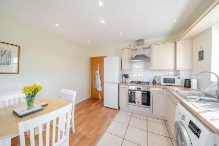 2 bedroom Flat for sale in Charnley Drive, Chapel Allerton, Leeds, LS7