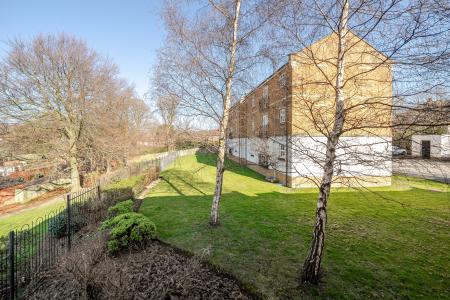 2 bedroom Flat for sale in Charnley Drive, Chapel Allerton, Leeds, LS7