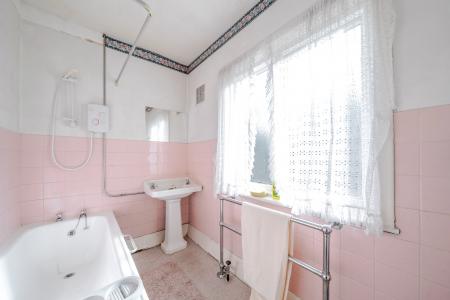 3 bedroom Semi-detached house for sale in Gledhow Wood Road, Oakwood, Leeds, LS8